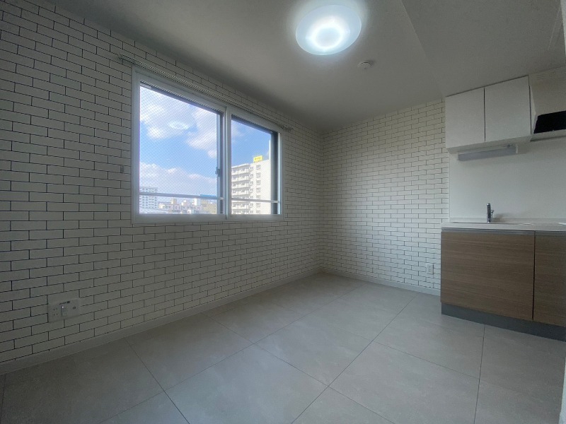 その他部屋・スペース　寝室はこちらです。光が差し込む、温かみのあるお部屋です。
