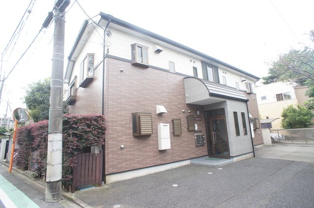建物外観　オートロック付の安心物件♪敷地内駐車場ございます♪
