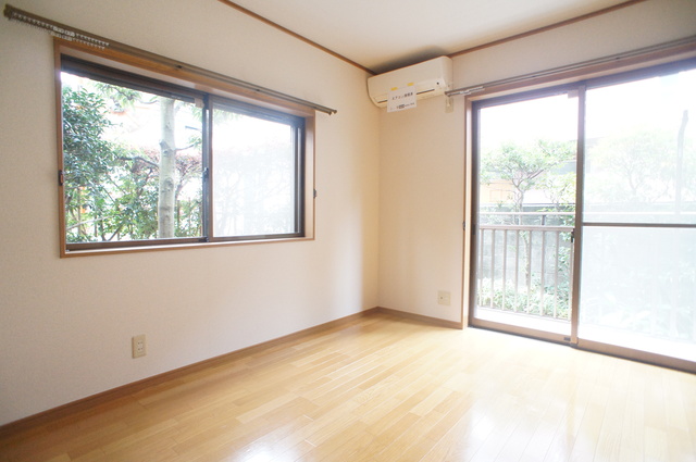 居室・リビング　２面採光なので、明るく風通しのよいお部屋です♪