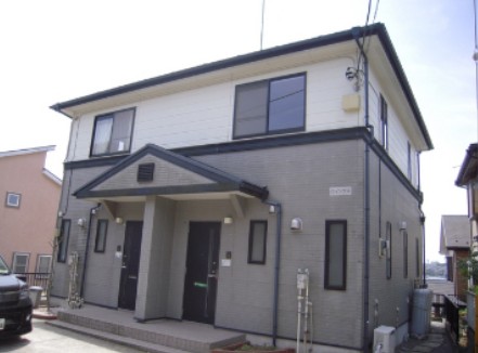 建物外観　駐車場付