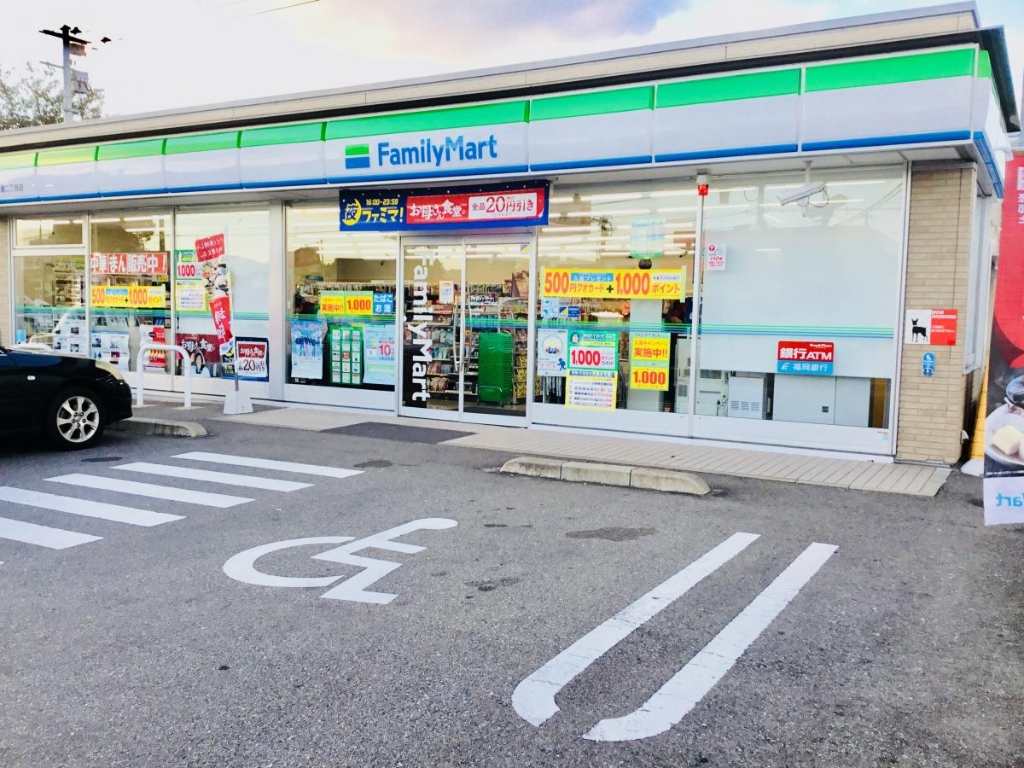 コンビニ　ファミリーマート 春日小倉二丁目店（コンビニ）まで242m