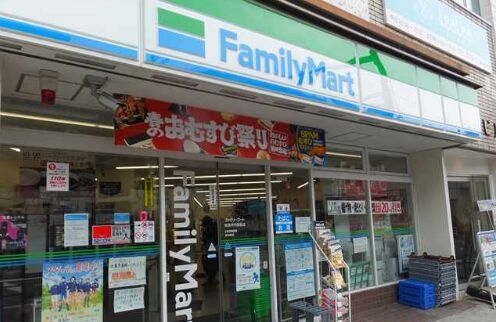 コンビニ　ファミリーマート阪急伊丹駅前店（コンビニ）まで1117m