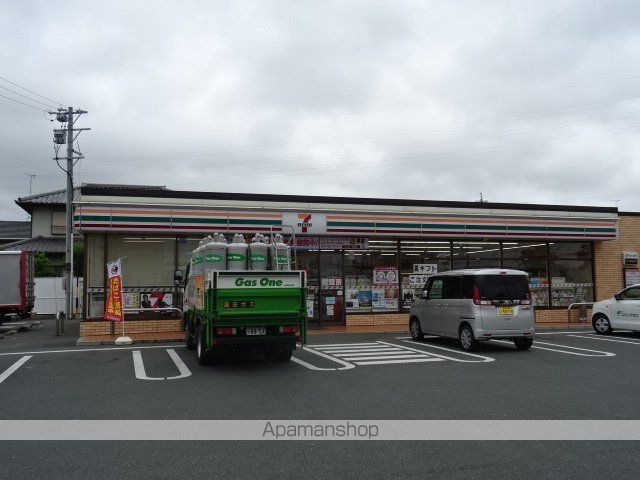 コンビニ　セブンイレブン（コンビニ）まで520m