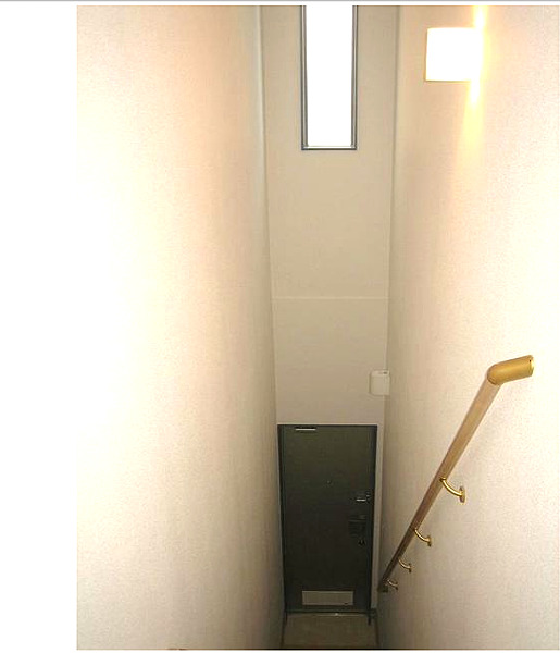 その他　1F玄関から2F居室への専用階段