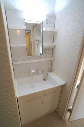 洗面設備　※退去前の為別部屋の写真となります。
