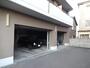 駐車場　駐車場は屋根付きです