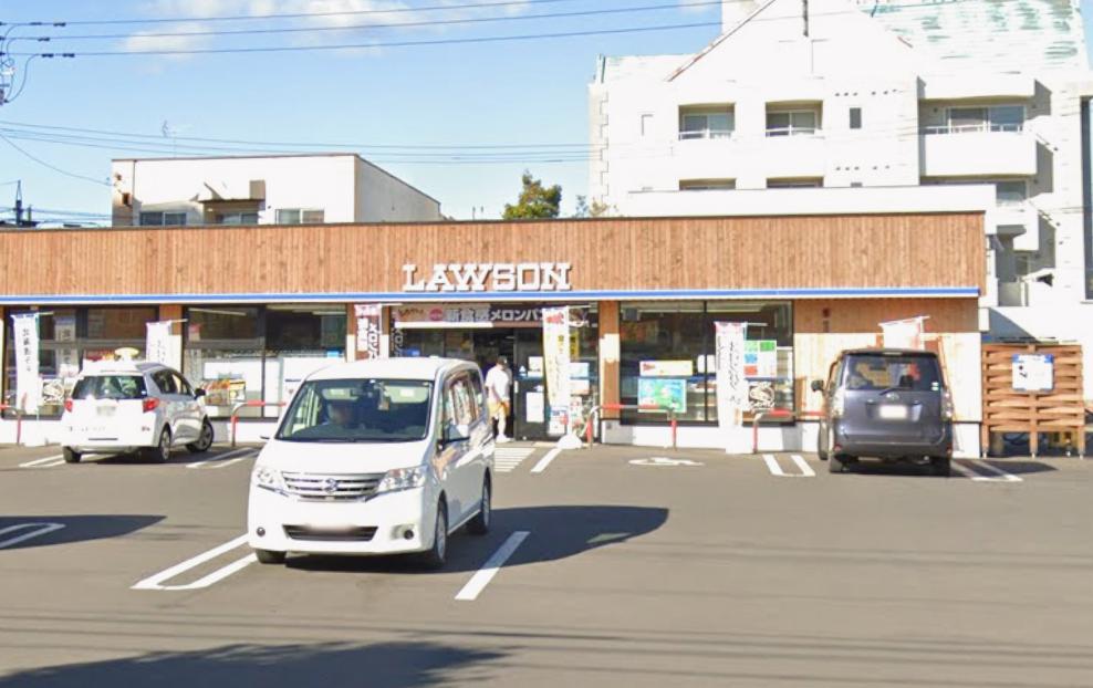 コンビニ　ローソン 旭川4条西一丁目店（コンビニ）まで184m