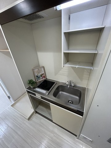 キッチン　※写真は同じマンションの違う部屋のものになります。