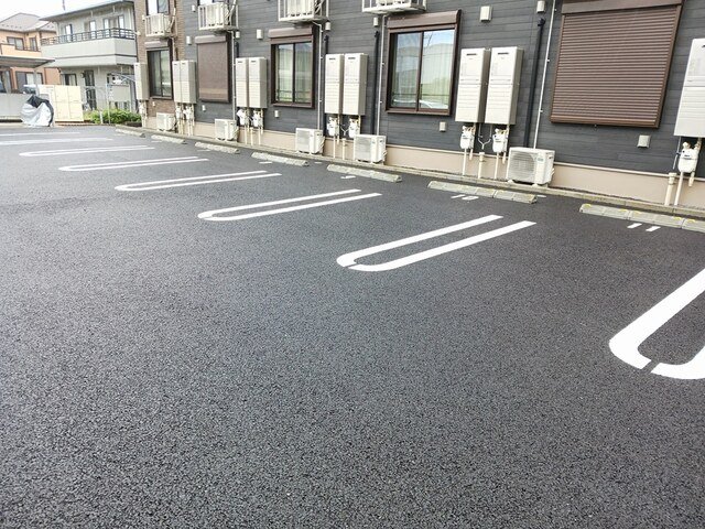 駐車場　駐車場に車を止められます