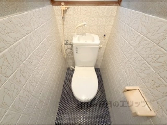 近鉄大阪線 大和高田駅 徒歩18分 2階建 築48年のトイレ写真