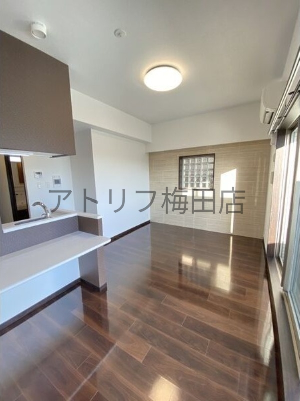 地下鉄谷町線 野江内代駅 徒歩4分 11階建 築8年の居間写真