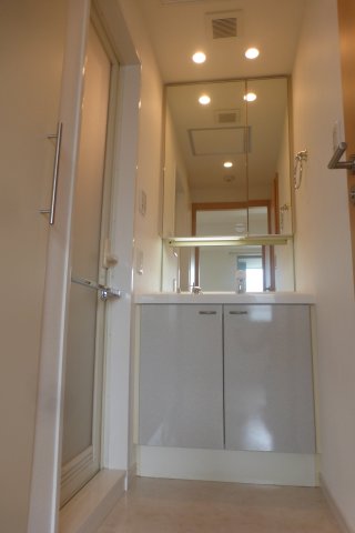 洗面設備　※別部屋の参考写真です。