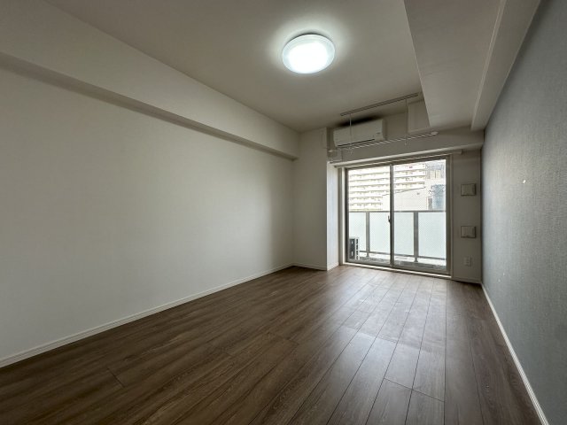 居室・リビング　※別部屋の参考写真です。