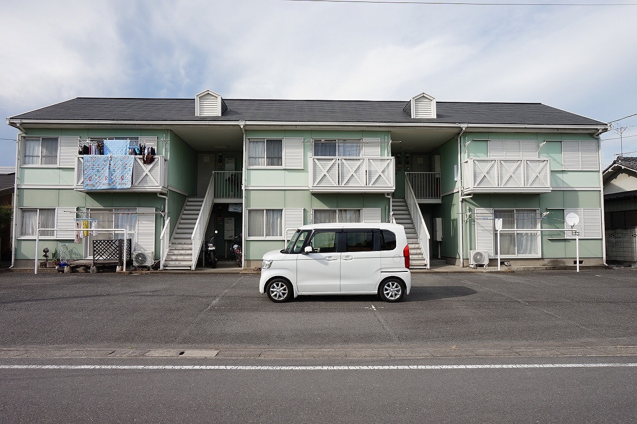 【ファミール奈良渕の建物外観】