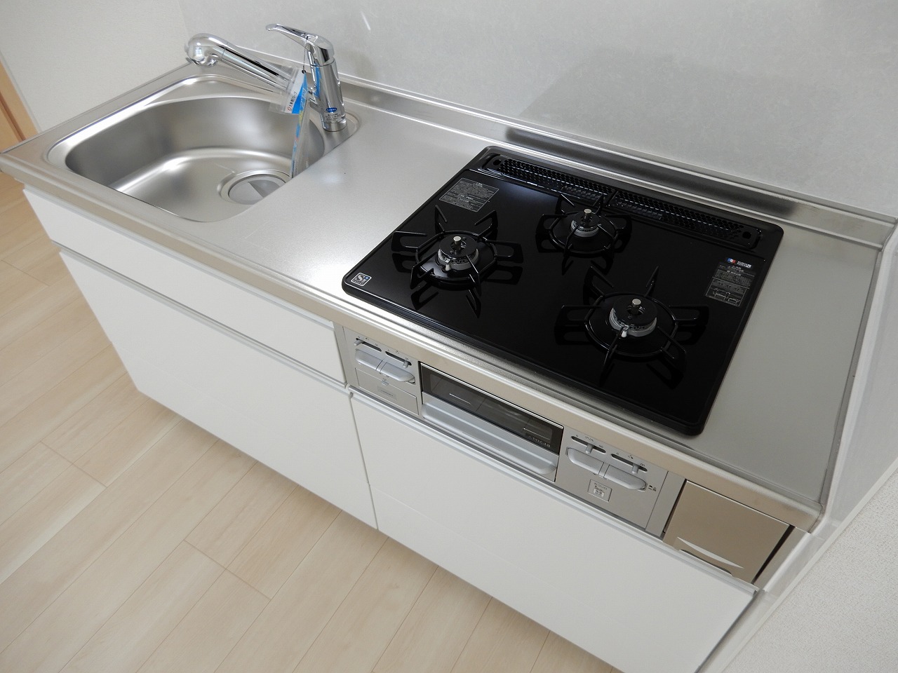キッチン　システムキッチン3口グリル付♪