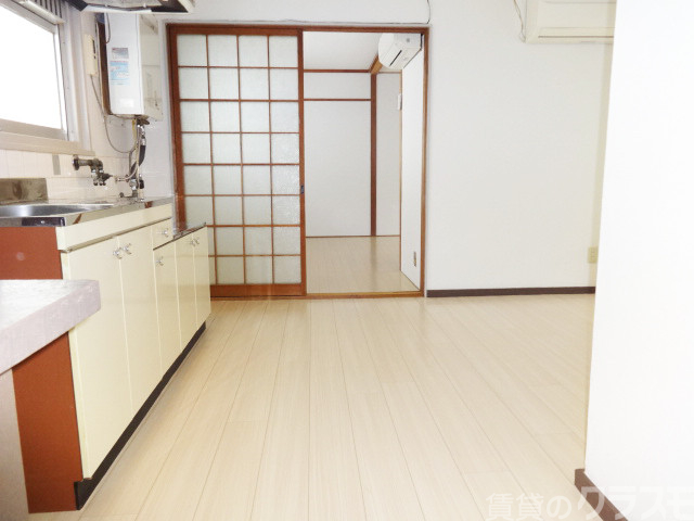 玄関　中は意外と広いんです♪