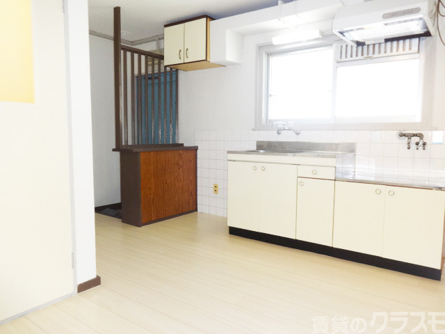 居室・リビング　採光面も多数あって、明るさには困りません☆