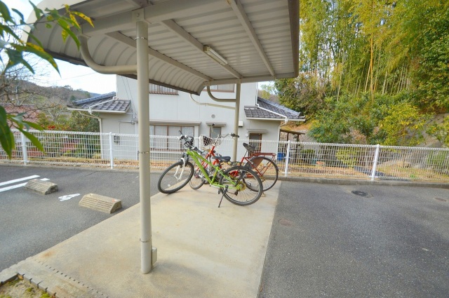 コンビニ　ファミリーマート呉焼山バイパス店（コンビニ）まで713m