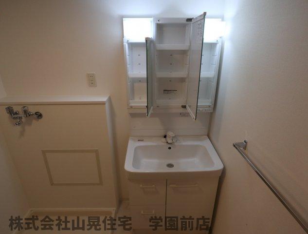 【奈良市学園朝日町のマンションの洗面設備】