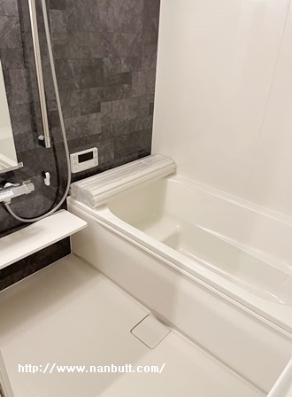 バス・シャワールーム　換気乾燥機・追焚き機能付き一坪バス