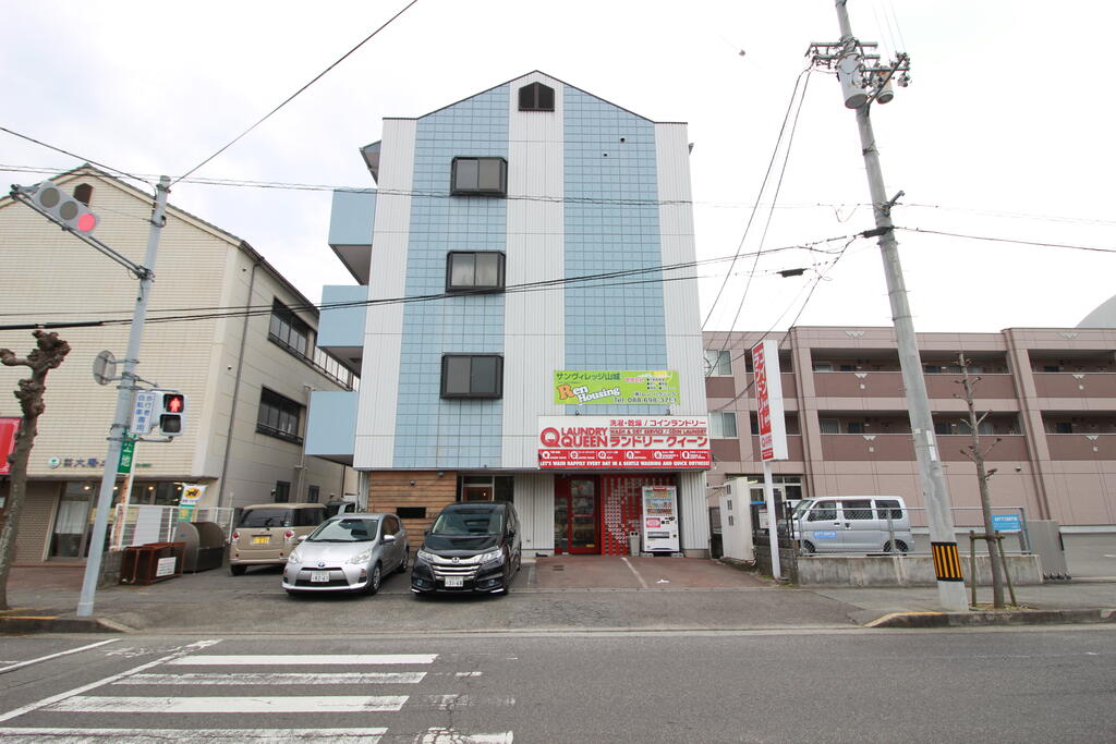 徳島市山城町のマンションの建物外観