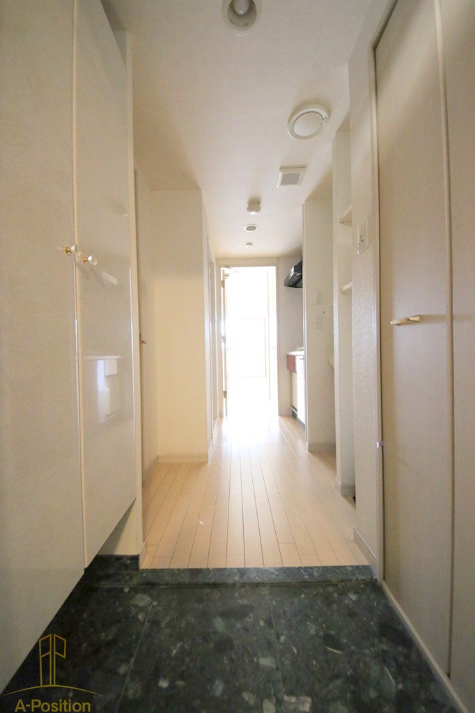 玄関　ジュネーゼグラン心斎橋東