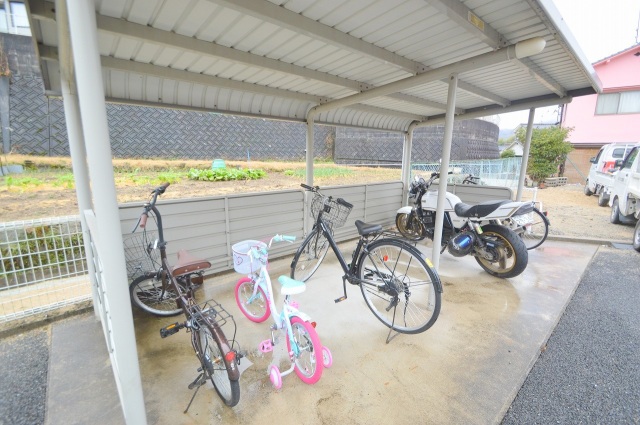 コンビニ　ローソン熊野中溝三丁目店（コンビニ）まで557m