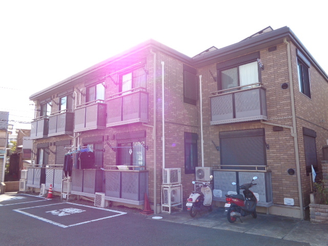 平塚市南原のアパートの建物外観