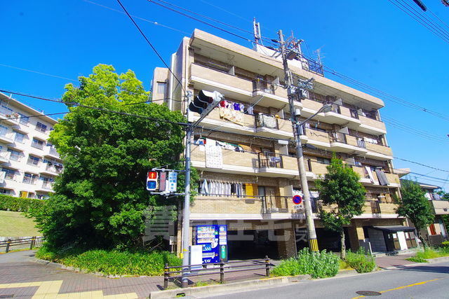 【カルム東豊中の建物外観】