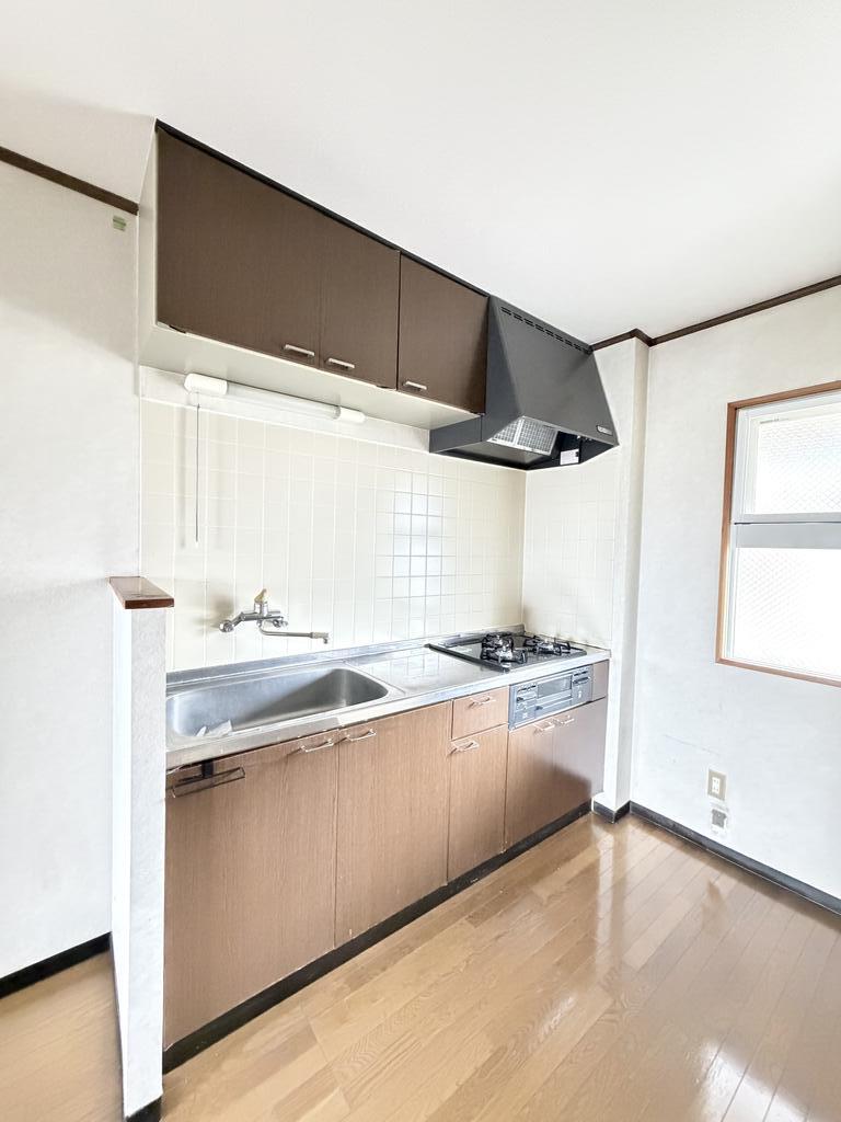 ＪＲ宇都宮線 間々田駅 徒歩5分 2階建 築33年のキッチン写真