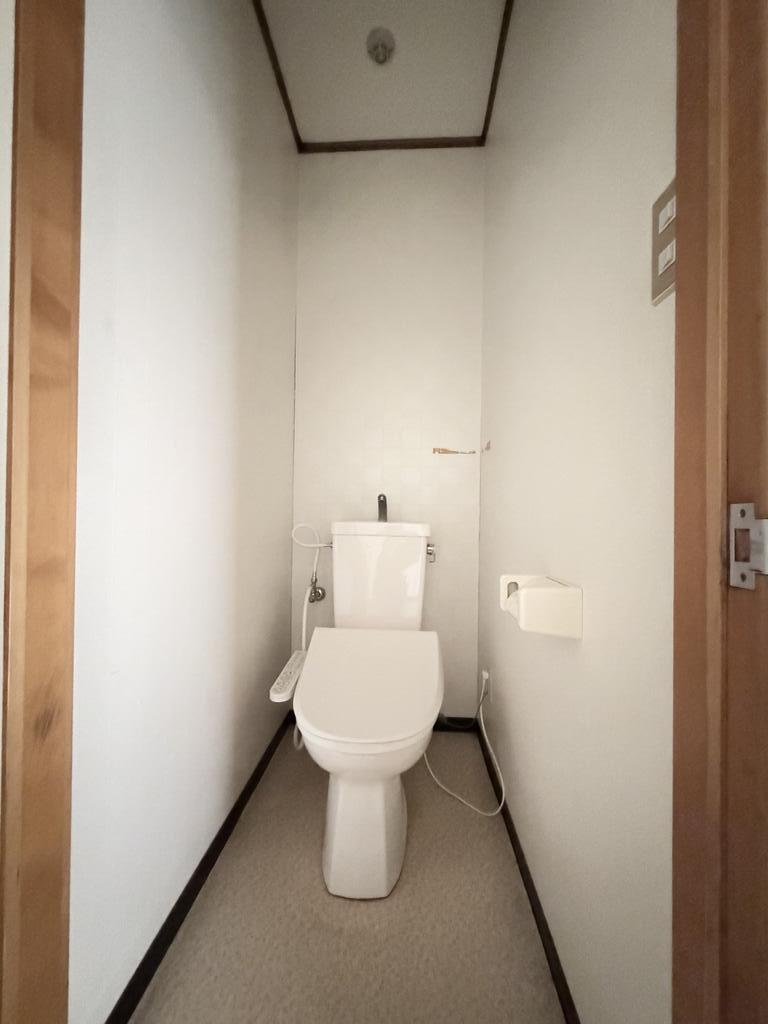 ＪＲ宇都宮線 間々田駅 徒歩5分 2階建 築33年のトイレ写真