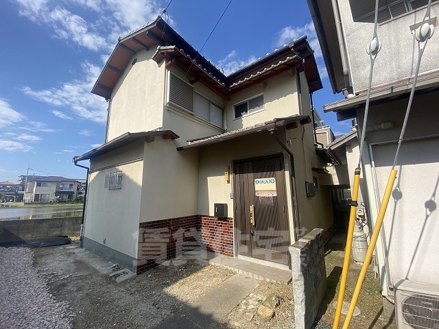 奈良市神殿町貸家の建物外観