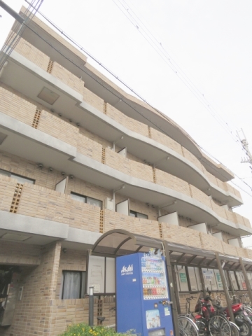 【堺市堺区南三国ヶ丘町のマンションの建物外観】