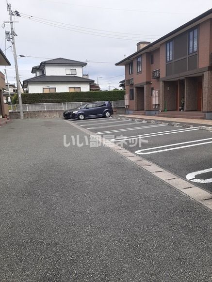 【アビタ　シオン　ジェルメ　Ａの駐車場】