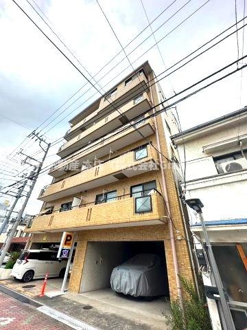 荒川区東日暮里のマンションの建物外観