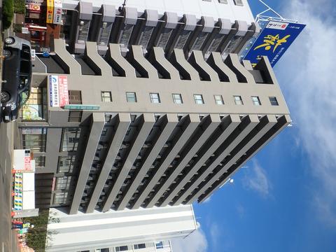 仙台市若林区清水小路のマンションの建物外観