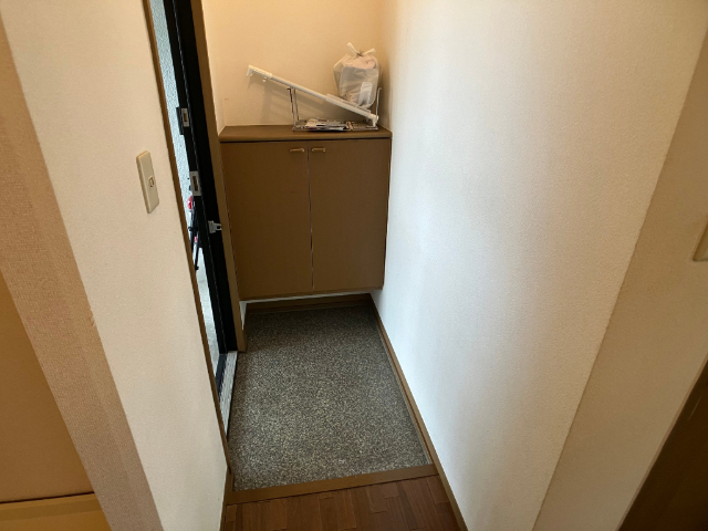 玄関　※同型の部屋の写真を使用しております。