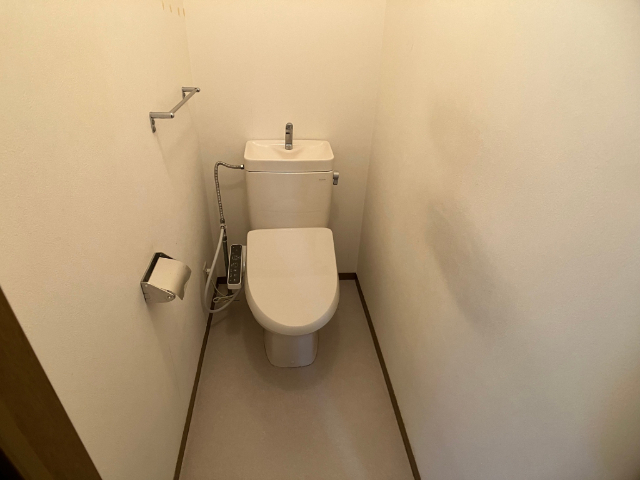 トイレ　※同型の部屋の写真を使用しております。