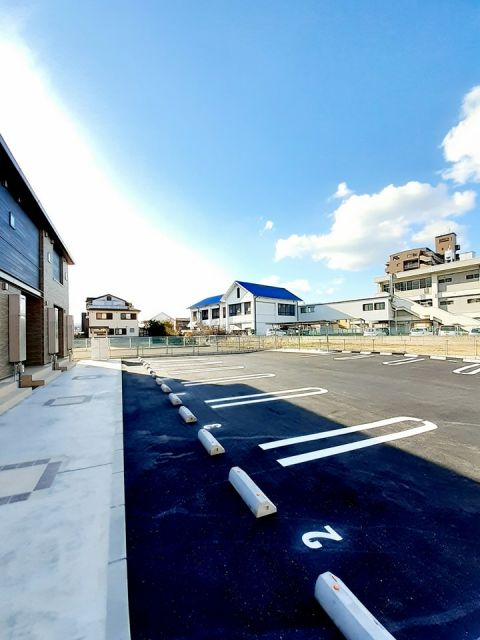 【今治市南日吉町のアパートの駐車場】