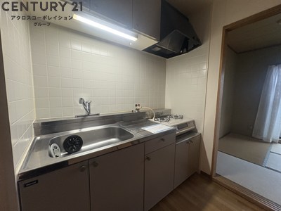 キッチン　収納も作業スペースも豊富なキッチン。ガスコンロ設置済み