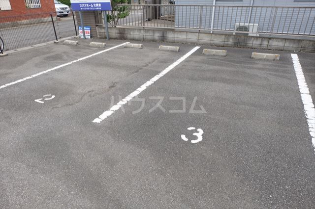 【小山市東城南のアパートの駐車場】