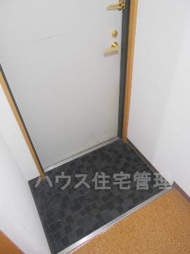 【高槻市大畑町のマンションの玄関】