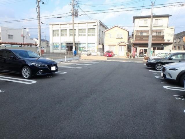 【セレンディピティ堅田の駐車場】