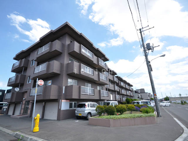 札幌市東区東苗穂三条のマンションの建物外観