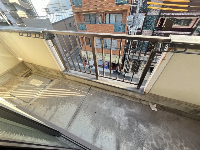 バルコニー　開放的で明るい空間を演出してくれるバルコニーです