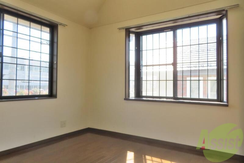 その他部屋・スペース　床がフローニングなのでベットを置くことが出来ます