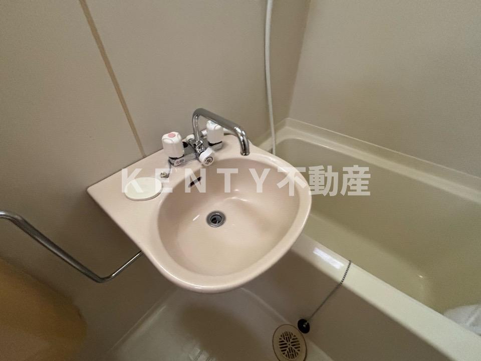 洗面設備　ゆったりとスペースのある洗面所