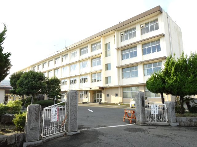 中学校　富士宮市立富士宮第四中学校（中学校）まで303m