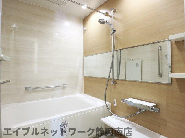 バス・シャワールーム　ゆったり過ごせるお風呂です