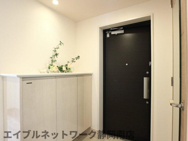 玄関　収納もある玄関です